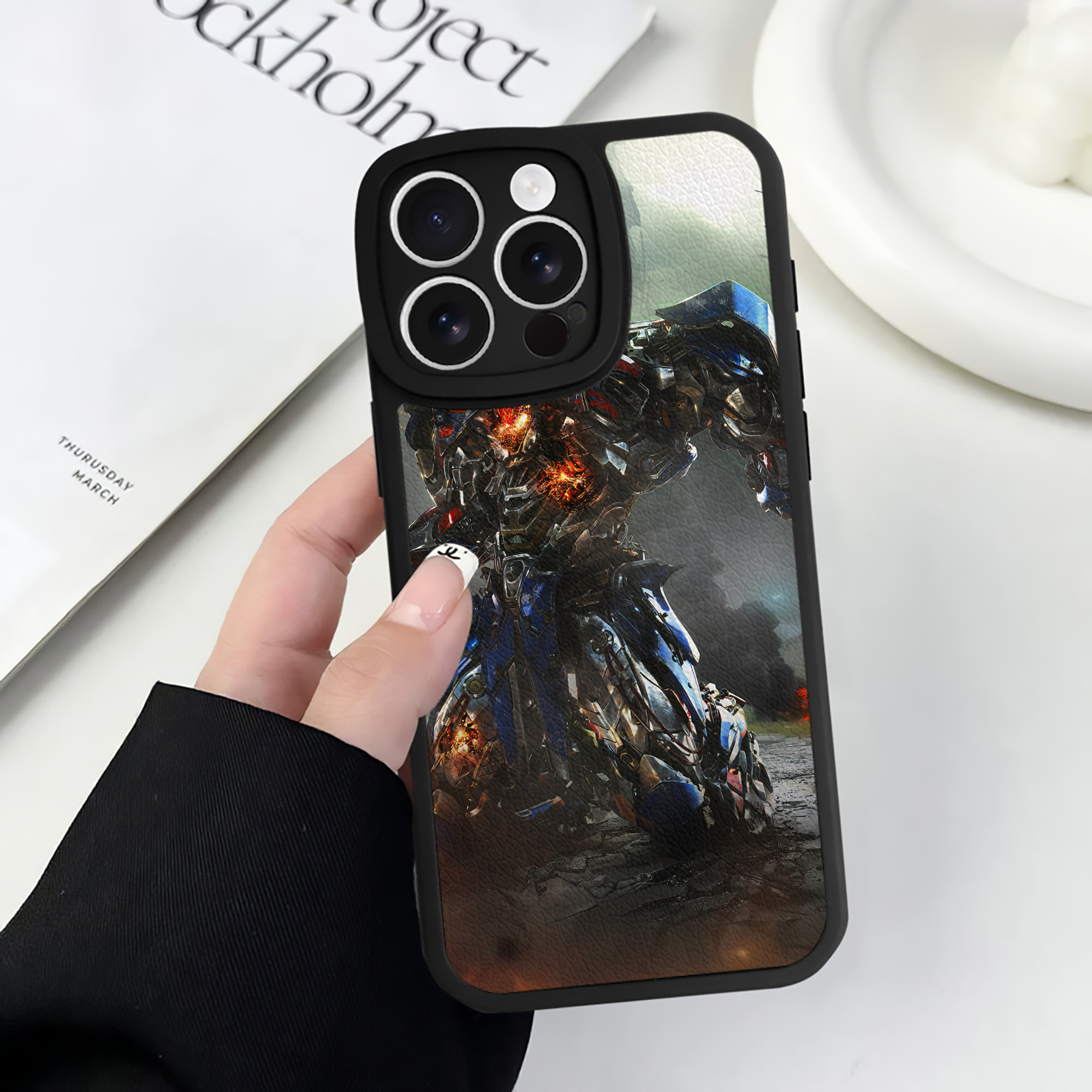 （画像用） Transformers トランスフォーマー 【iPhone 16シリーズ対応】シリコンスマホケース（レザー調） 材質：シリコン